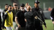 Sampaoli se envolveu em discussão com Valentim no intervalo de América x Atlético no Independência (foto: Alexandre Guzanshe/EM/D.A. Press)