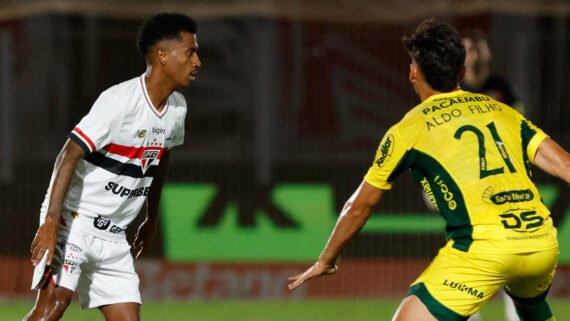 Jogadores em ação durante Mirassol x São Paulo (foto: Rubens Chiri / São Paulo FC - 11/1/2025)