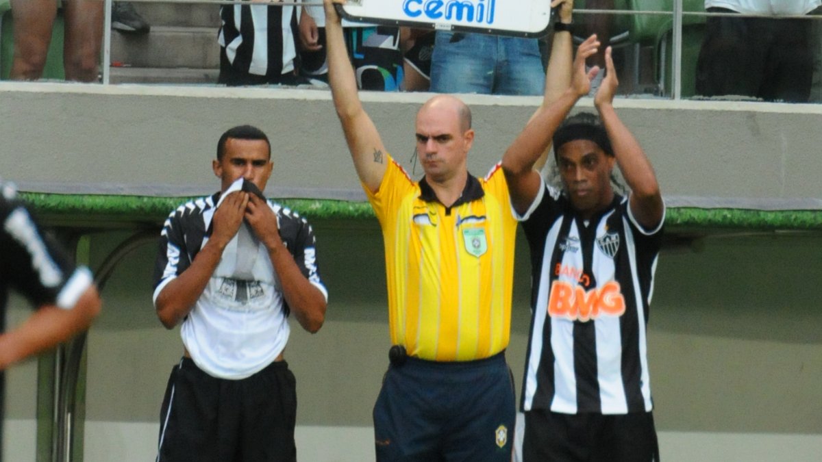 Serginho (à esquerda) foi companheiro de Ronaldinho Gaúcho (à direita) no Atlético - (foto: Euler Junior/EM - 2/12/2012)