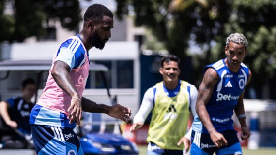 Gerson, Kaiki e Matheus Pereira em treinamento na Toca da Raposa 2 (foto: Gustavo Aleixo/Cruzeiro)