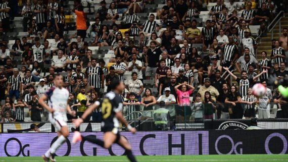 Torcedores do Atlético na Arena MRV durante empate com o Betim, pelo Campeonato Mineiro (foto: Leandro Couri/EM/D.A. Press)