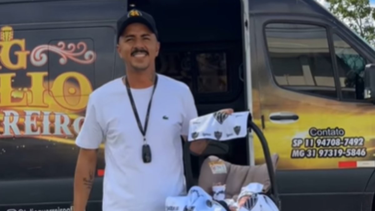 Túlio Guerreiro segura o filho chamado Lyanco (foto: Reprodução)