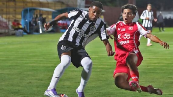 Veneno em ação pelo Atlético na Copinha (foto: Divulgação/Atlético)