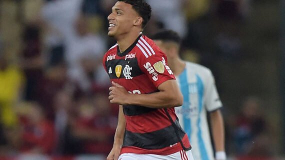 Victor Hugo em ação pelo Flamengo na Libertadores de 2023 (foto: ALEXANDRE LOUREIRO/AFP)