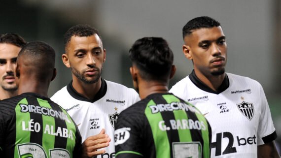 Vitor Hugo e Ruan Tressoldi, zagueiros do Atlético, antes de clássico contra o América pelo Campeonato Mineiro (foto: Alexandre Guzanshe/EM/D.A. Press)