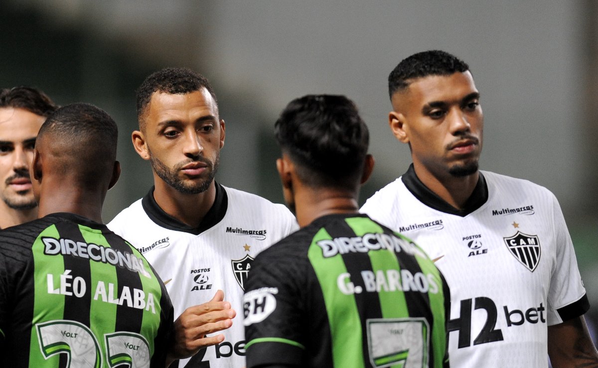 Vitor Hugo e Ruan Tressoldi, zagueiros do Atlético, antes de clássico contra o América pelo Campeonato Mineiro (foto: Alexandre Guzanshe/EM/D.A. Press)