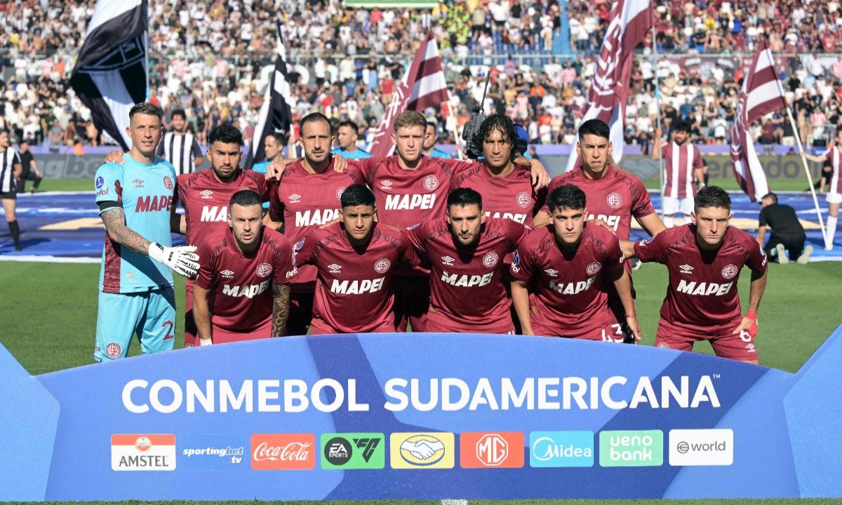 Lanús perfilado na final da Sul-Americana (foto: JUAN MABROMATA / AFP)
