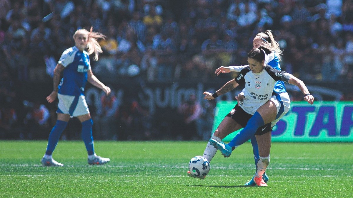 Lance do jogo entre Corinthians e Cruzeiro, em 14 de setembro, pela final do Brasileiro Feminino - (foto: Gustavo Martins/ Cruzeiro - 14/9/2025)