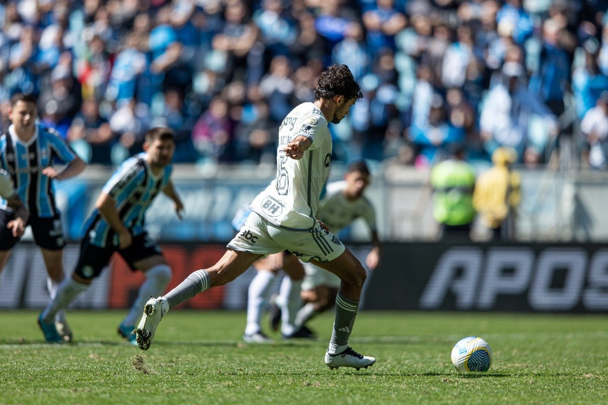 Lance de Grêmio x Atlético (foto: Pedro Souza/Atlético)