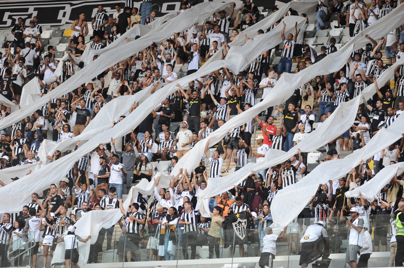 Torcedores do Atlético na Arena MRV antes de duelo com Bahia (foto: Alexandre Guzanshe/EM/D.A Press)