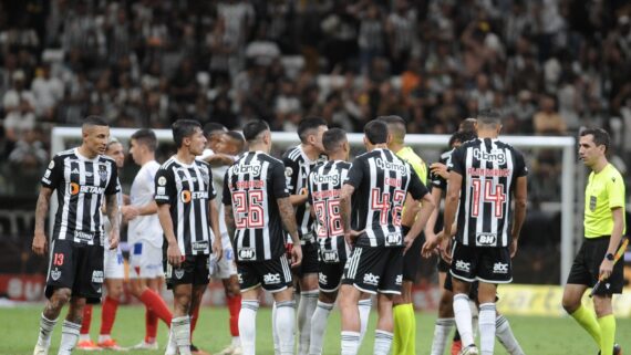 Jogadores do Atlético durante duelo com Bahia na Arena MRV (foto: Alexandre Guzanshe/EM/D.A Press)