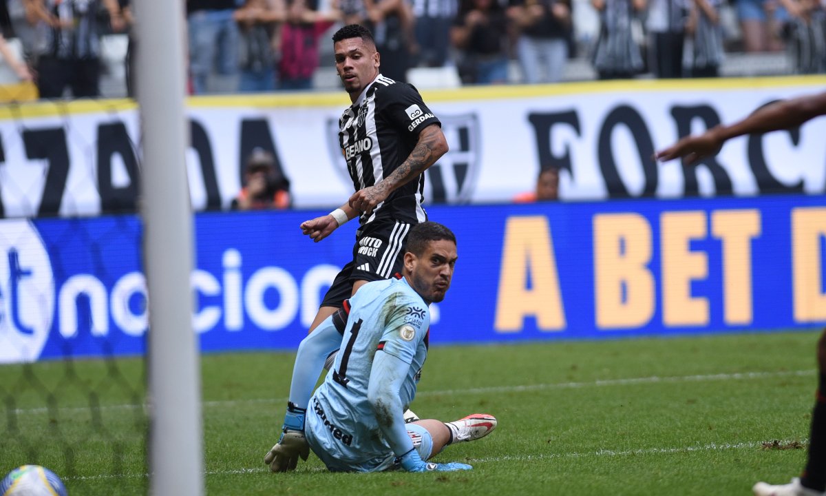 Paulinho marca para o Atlético em empate com o Atlético-GO na Arena MRV (foto: Gladyston Rodrigues/EM/D.A. Press)