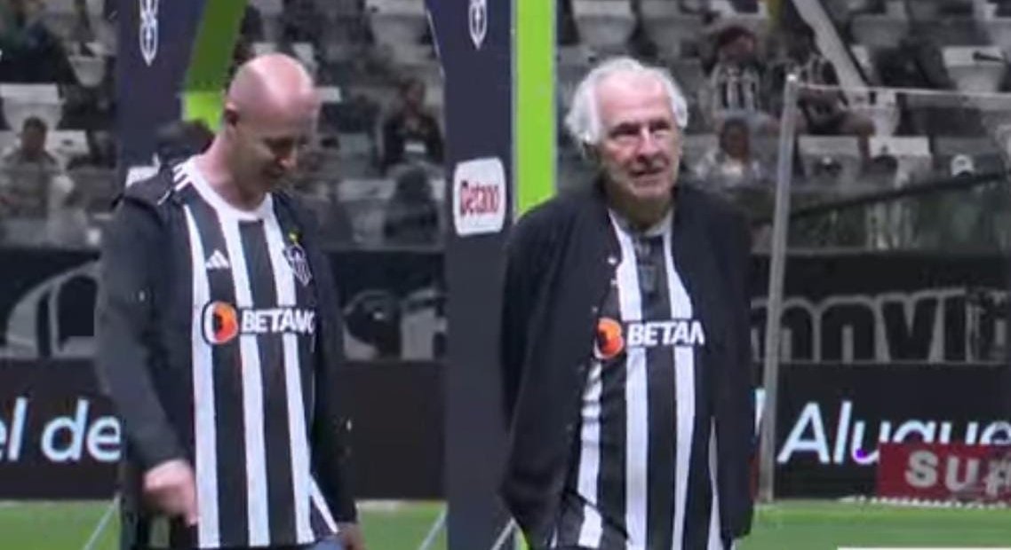 Rubens Menin no gramado da Arena MRV antes de Atlético x Flamengo (foto: Reprodução/Galotv)
