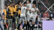 Jogadores do Atlético comemoram 200º gol do clube na Libertadores (foto: JUAN MABROMATA / AFP)