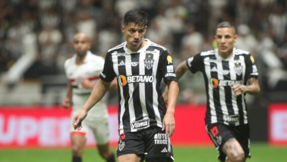 Alan Franco, do Atlético, em ação contra o São Paulo pela Copa do Brasil (foto: Edésio Ferreira/EM/D.A Press)