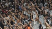 Torcedores do Atlético durante duelo contra o Grêmio na Arena MRV (foto: Alexandre Guzanshe/EM/D.A Press)