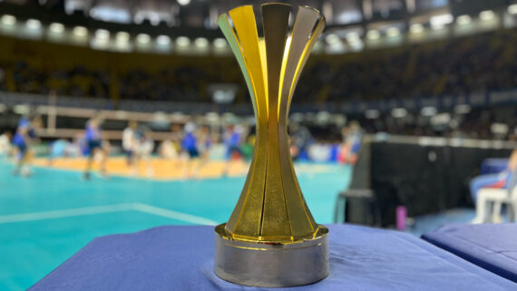 Taça de campeão do Mineiro Masculino de Vôlei (foto: Pedro Bueno/No Ataque/E.M/D.A Press)