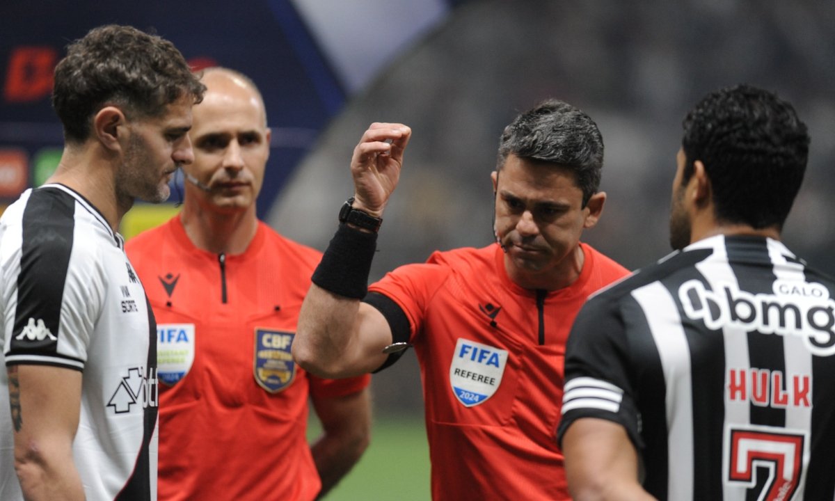 Vegetti e Hulk, capitães de Vasco e Atlético (foto: Alexandre Guzanshe/EM/DA.Press)