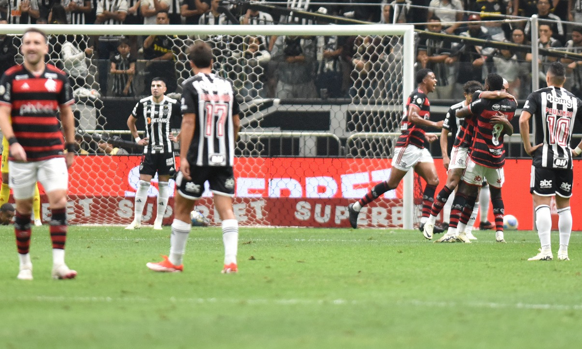 Atlético leva quatro do Flamengo e perde mais uma na Arena MRV