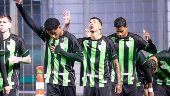 Jogadores do América na final da Copa do Brasil Sub-20, em 2025; equipe foi vice-cempeã diante do São Paulo (foto: América/Divulgação)