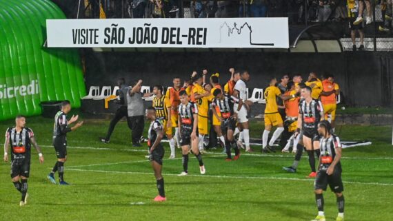 Athletic e Volta Redonda na final da Série C (foto: Leandro Couri / EM / D.A Press)