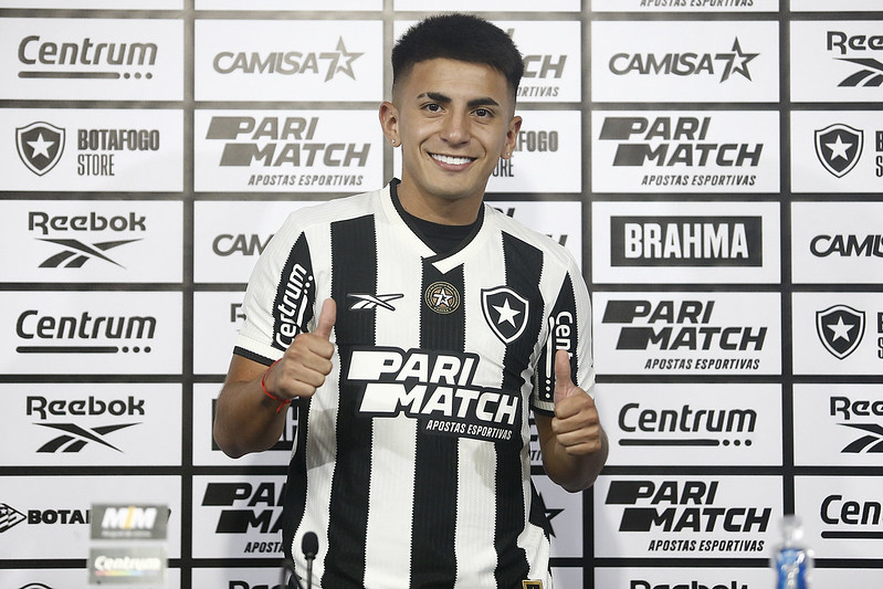 Meia-atacante Thiago Almada, do Botafogo, se transformou na contratação mais cara da história do futebol brasileiro - (foto: Vítor Silva/Botafogo)