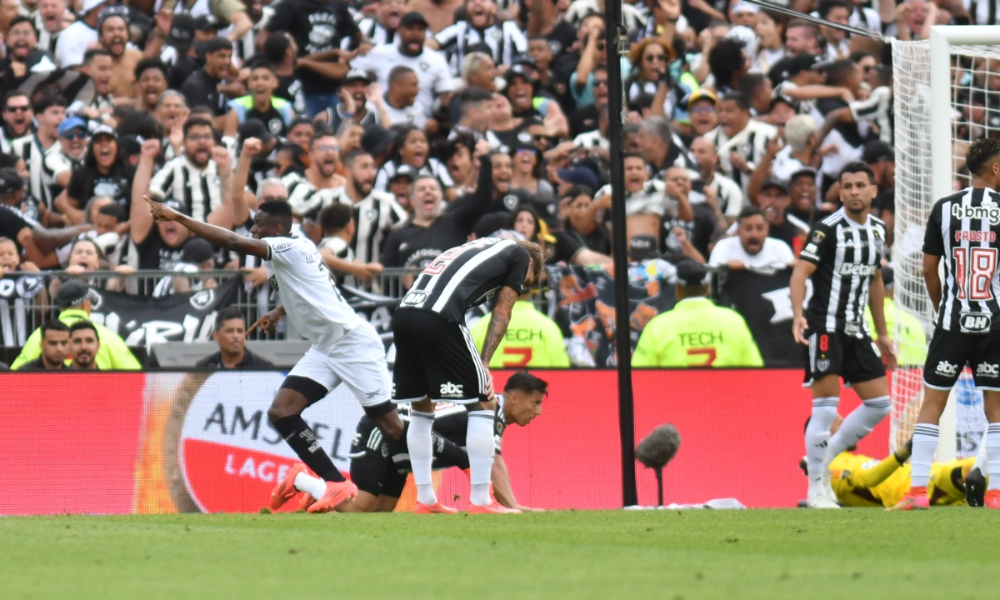 Atlético decepciona com um a mais e vê Botafogo ser campeão da Libertadores < No Ataque