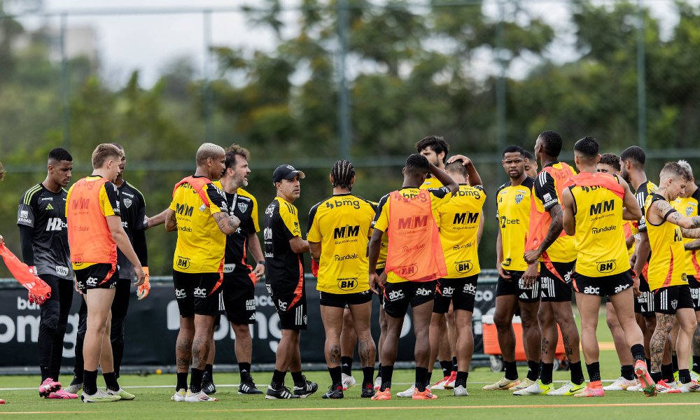 Jogadores do Atlético reunidos em treino na Cidade do Galo (foto: Pedro Souza/Atlético)