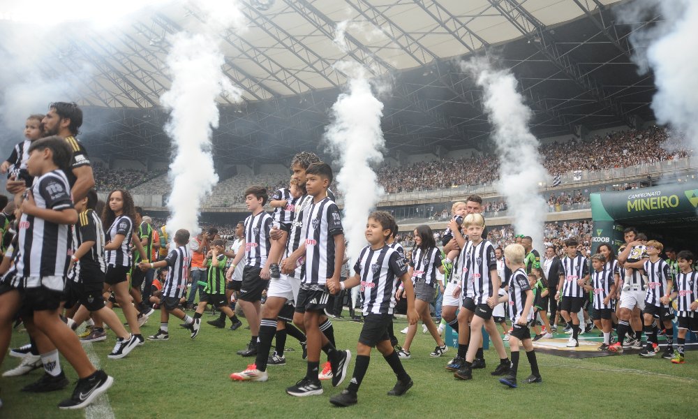 Jogadores do Atlético durante entrada para jogo contra o América no Mineirão (foto: Alexandre Guzanshe/EM/DA.Press)