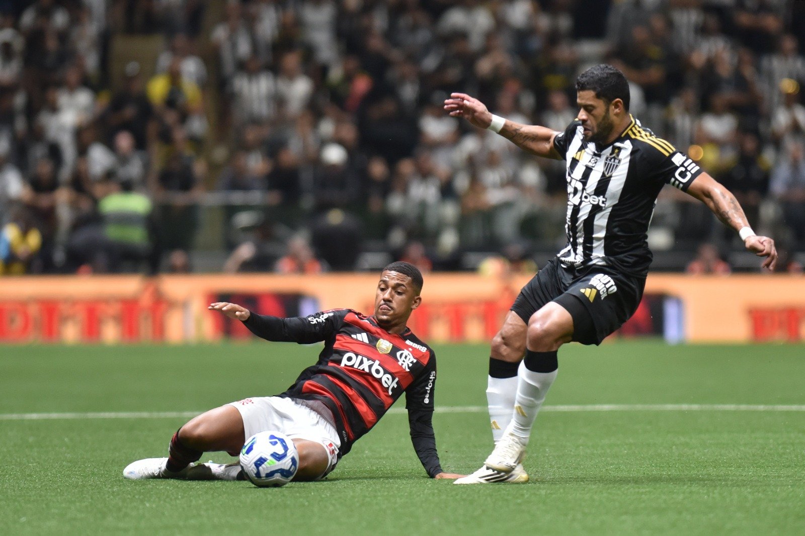 Lance de jogo entre Atlético e Flamengo pela Copa do Brasil - (foto: Ramon Lisboa/EM/D.A. Press)