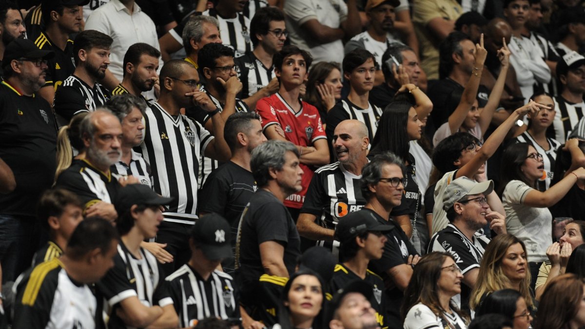 Torcida do Atlético durante jogo contra o Palmeiras na Arena MRV (foto: Alexandre Guzanshe/EM/DA.Press)