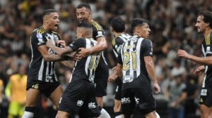 Jogadores do Atlético comemoram gol contra o Del Valle - Crédito: 