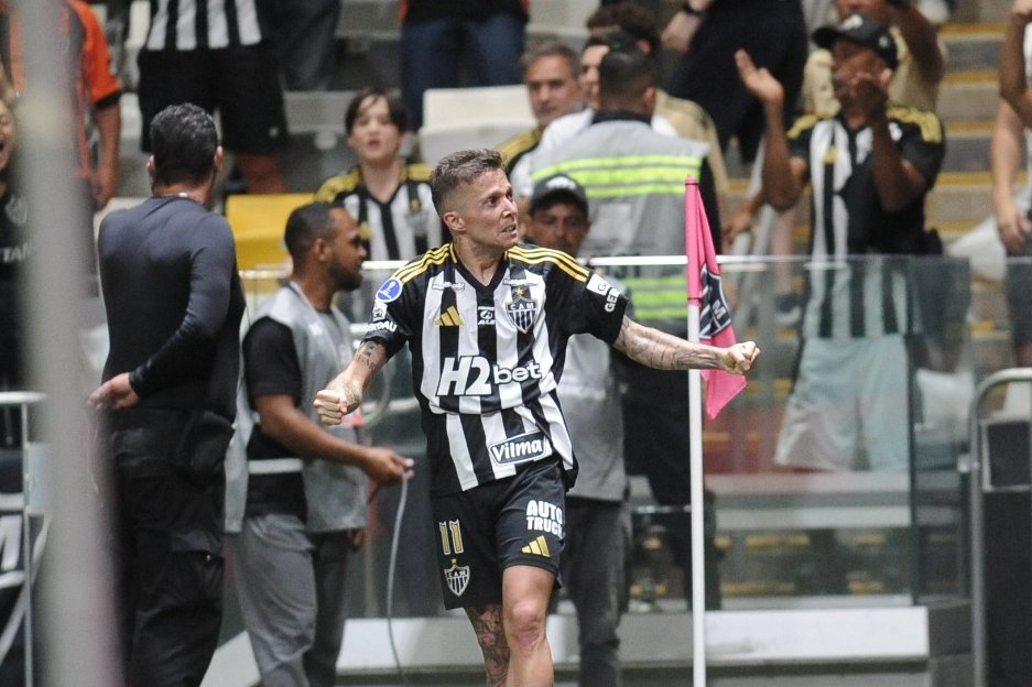 Bernard comemora gol em Atlético x Del Valle - (foto: Alexandre Guzanshe/EM/DA.Press)