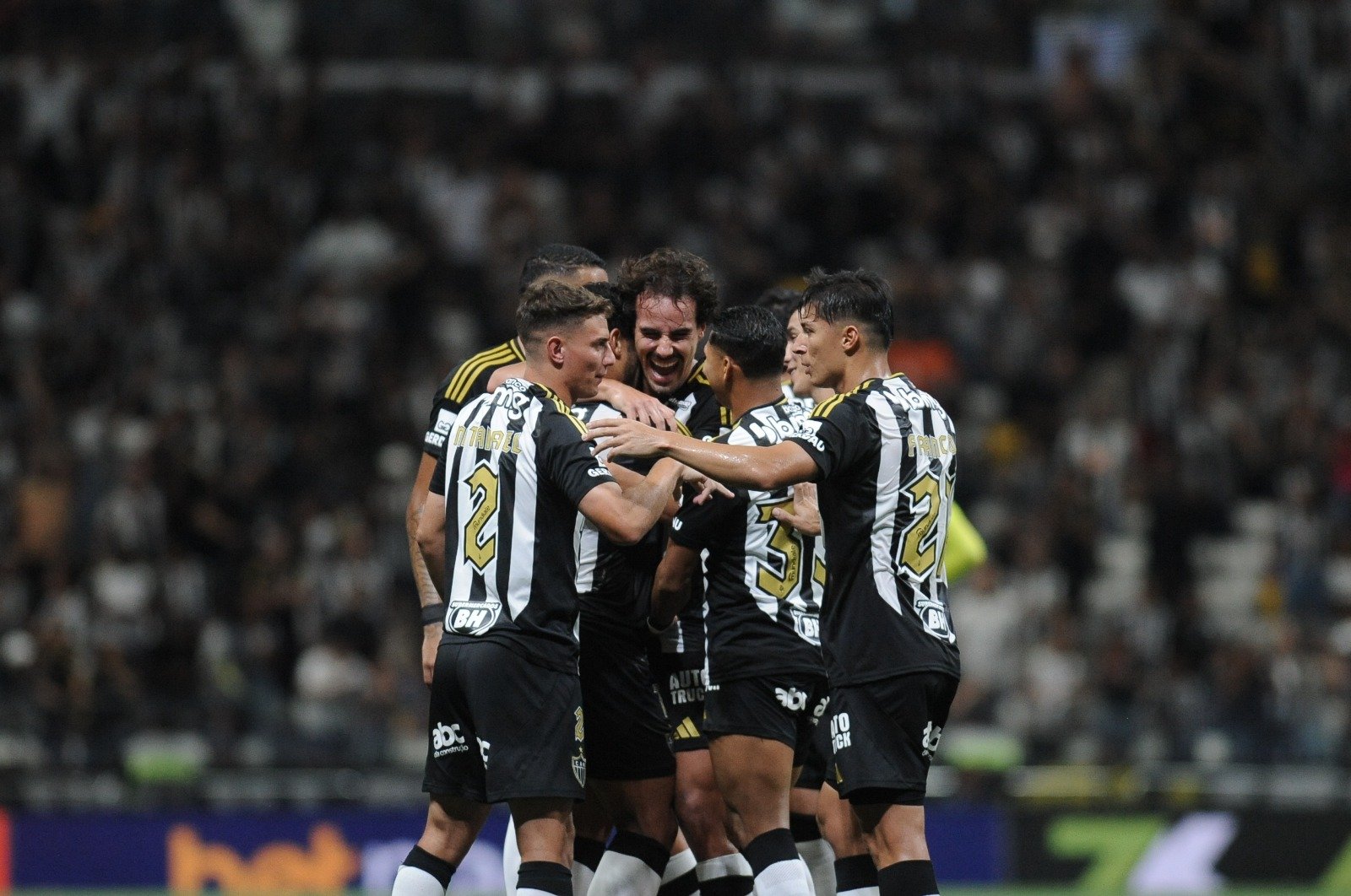Jogadores do Atlético comemoram golaço de Igor Gomes sobre o Bahia (foto: Alexandre Guzanshe/EM/D.A. Press)